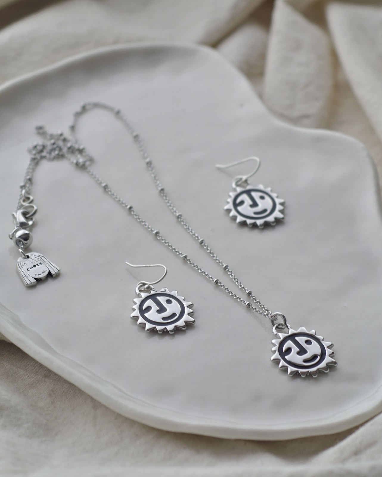 Sunny Heart Nose Pendant Set In White Gold Tone